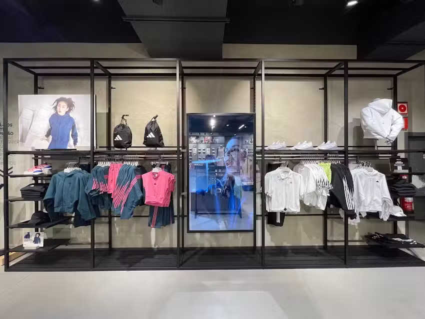 Adidas Store Lisbon, Sport Lisboa e Benfica