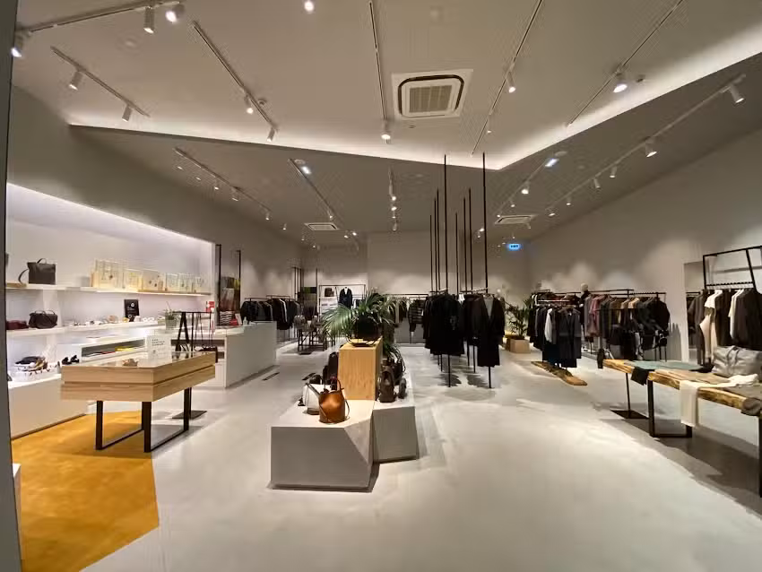 Adolfo Dom&iacute;nguez