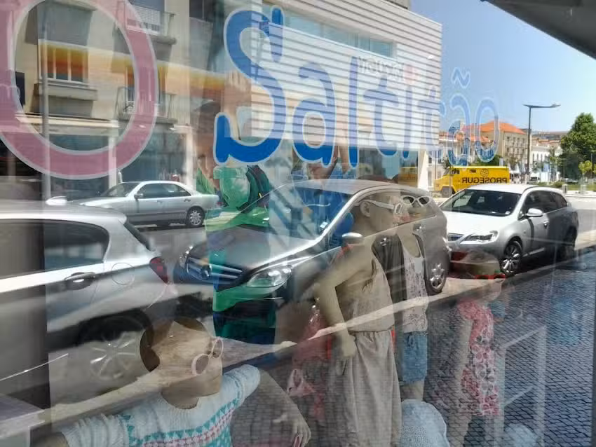 Gl&oacute;ria M Carcageiro Leal