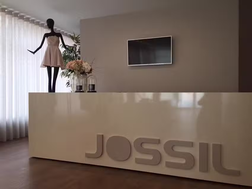 JOSSIL SAPATARIA/ VESTU&Aacute;RIO