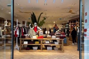 Lanidor Woman Savoy Residence