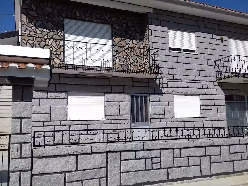 Laugi &ndash; Amandia Jacira Dos Reis Correia