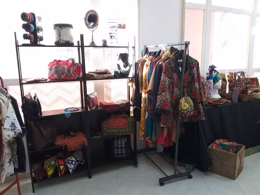 LOJA &Aacute;frica de M&atilde;os Dadas