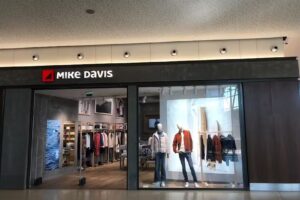 Mike Davis &ndash; C.C. Ferrara Plaza