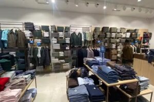 Mr. Blue Gaia Shopping