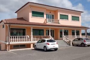 O Cantinho Da Isabel &ndash; Com&eacute;rcio De Vestu&aacute;rio E Artigos De Decora&ccedil;&atilde;o, Lda.