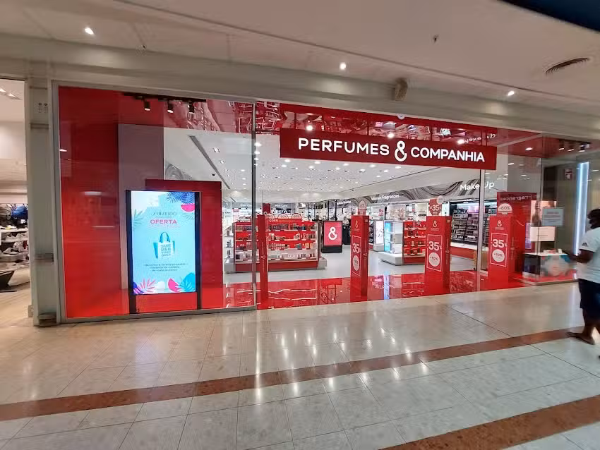 Perfumes & Companhia &ndash; Strada Shopping & Fashion Outlet