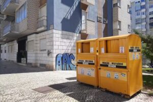 Ponto de recolha de roupa