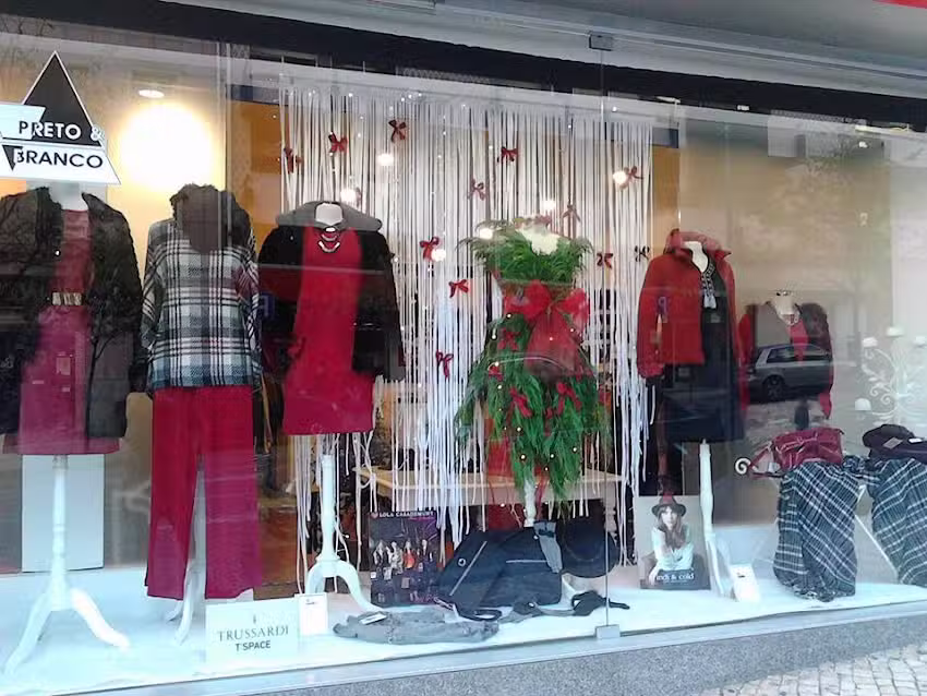 Preto E Branco &ndash; Angela Maria Diego Lisboa