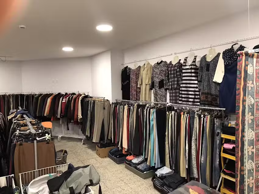 Roupa 2 m&atilde;o em Almada CC SOMMER