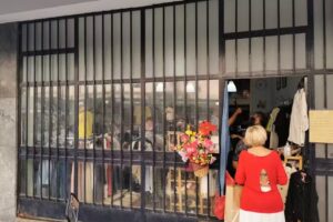 Roupa Gira & (O)Usada