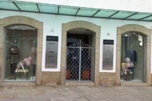 S&Eacute;CHIC &ndash; Perfil Encantado Moda & Vestu&aacute;rio LDA