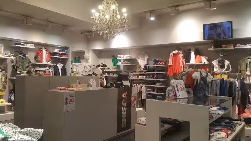 Snisga-representa&ccedil;&atilde;o E Com&eacute;rcio De Vestu&aacute;rio E Cal&ccedil;ado Lda